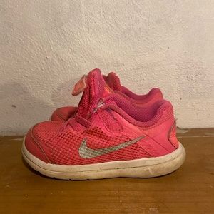 Nike flex rn athletic shoe pink